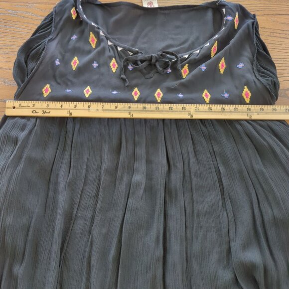 Gypsy‎ Rose Black Embroidered Poncho Top With Tie Neck Flowing Sleeves Boho sz M - Picture 8 of 11